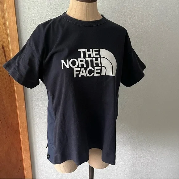 The NORTH FACE x SACAI sz S Navy Blue Short Sleeve Tshirt Size Zippers - Picture 1 of 15